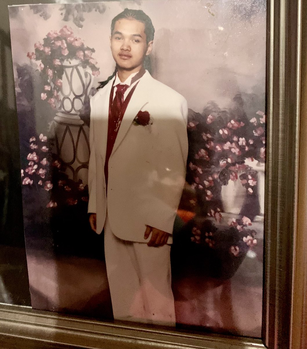 _linglee's tweet image. Think about y’all from time to time &amp;amp; wonder how my life would’ve played out if y’all was still around. 2 gone, 1 in the feds. Streets ain’t it. Mom took too many loses ❤️‍🩹 #mybrotherskeeper