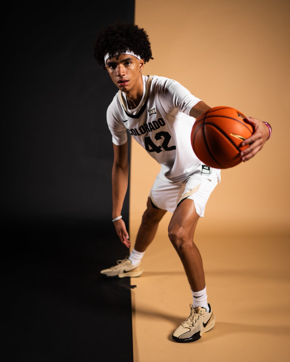 reppin' black &amp; gold 🦬