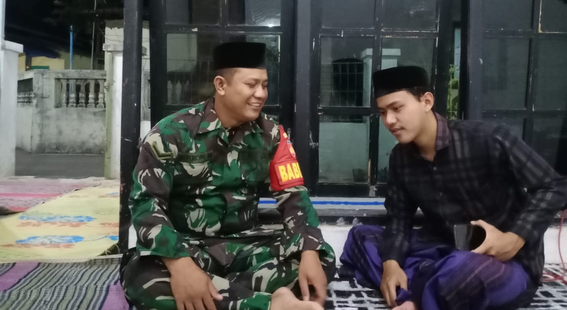 Babinsa koramil 01/Kota Komsos dengan Pemuda di Wilayah Binaan dlvr.it/TDPqvF