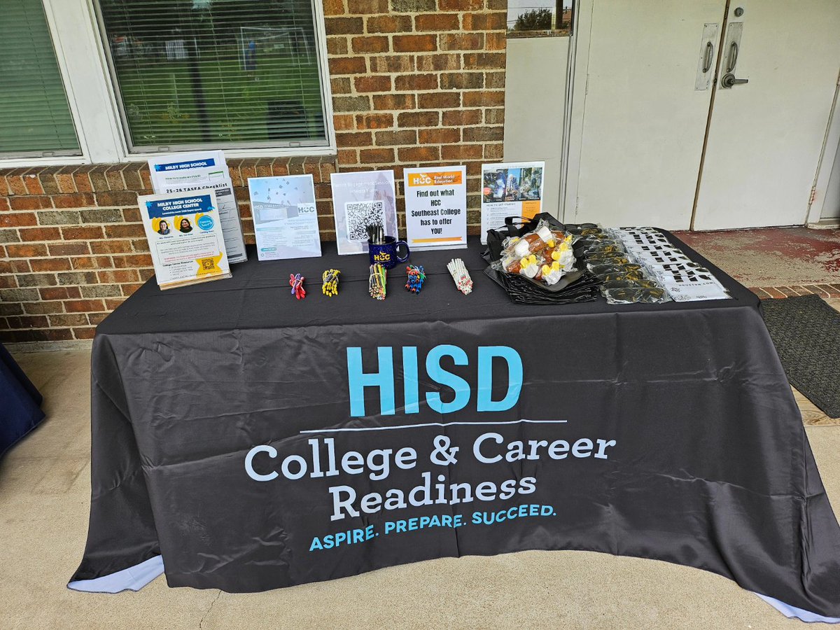 📢 We're thrilled to announce our CCMR Advising collaboration with HCC Southeast at the Mission Milby Sunrise Center! Starting next month, join us every 2nd Wednesday from 3-6 pm. for informative sessions tailored for parents and students. 📚✨
Get the inside scoop!