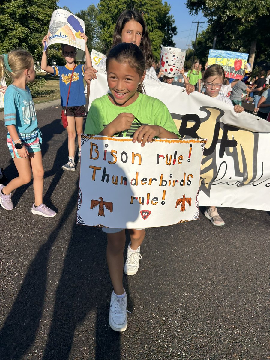 Bluejacket-Flint Elementary had a blast representing at the SMN homecoming parade! 🎉 Our students and staff proudly showed their school spirit, making us #ALLIN <a href="/theSMSD/">SM School District</a>