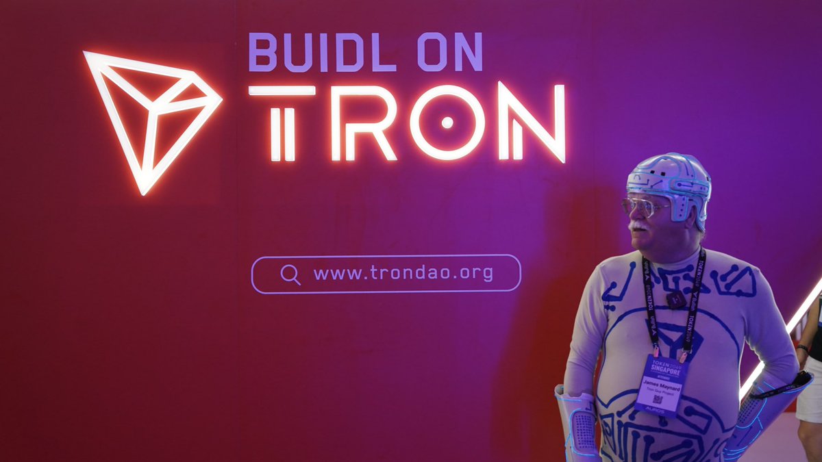 TRONGUY_TRX's tweet photo. Itβs time to BUIDL on #TRON.
Remember to #FindTronGuy at @Token2049
TODAY! ποΈ β‘οΈβ‘οΈβ‘οΈπ°πΈπ°
#TOKEN2049 #Token2049singapore https://t.co/X0OLUFKC65