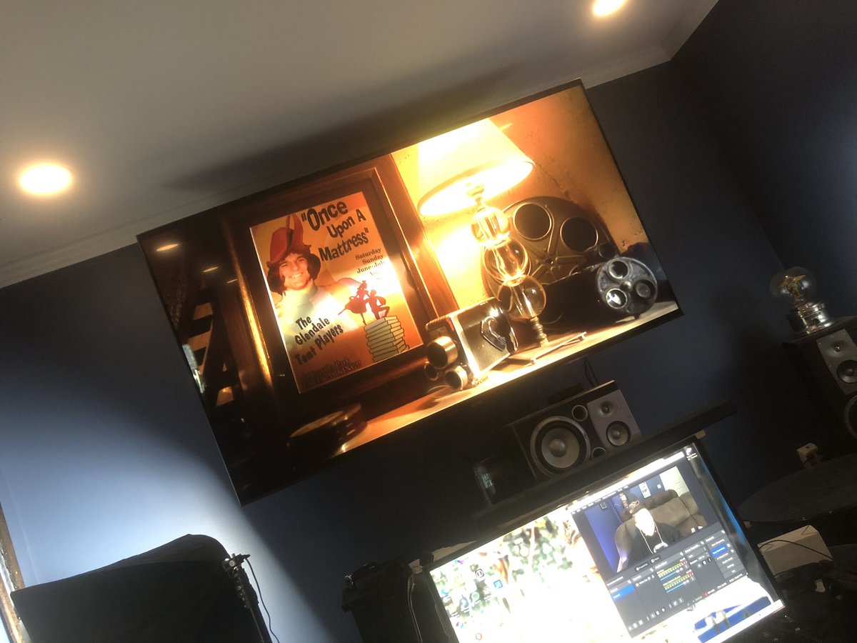 TarasNeverSeen's tweet image. Name that movie! #movie #reactionchannel #youtube #tarasneverseen