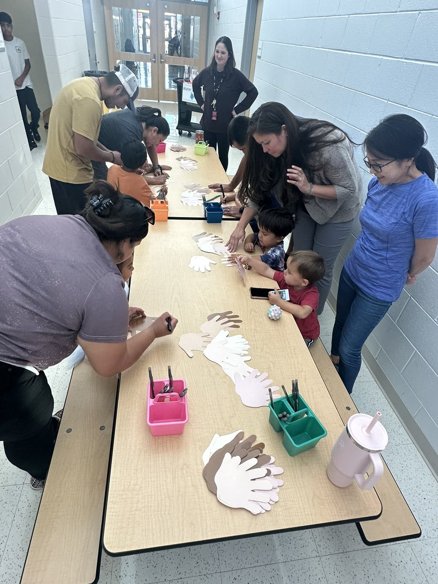 MsAcosta220's tweet image. Back to school night! #ZebraBash @BarringtonELC #ThePlacetoB #IdentityMap @TogetherBstrong @B220ELC_PTO 🦓❤️