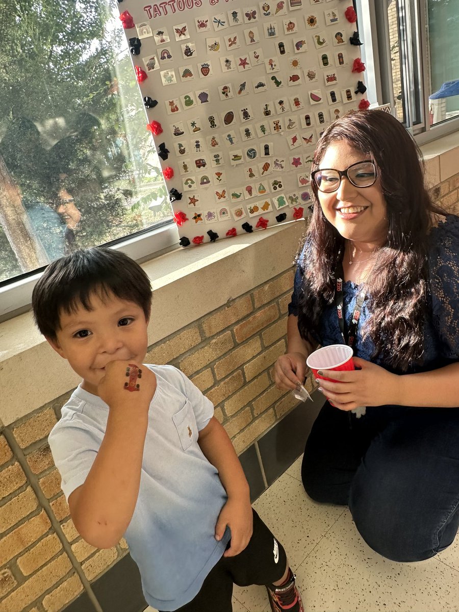 MsAcosta220's tweet image. Back to school night! #ZebraBash @BarringtonELC #ThePlacetoB #IdentityMap @TogetherBstrong @B220ELC_PTO 🦓❤️