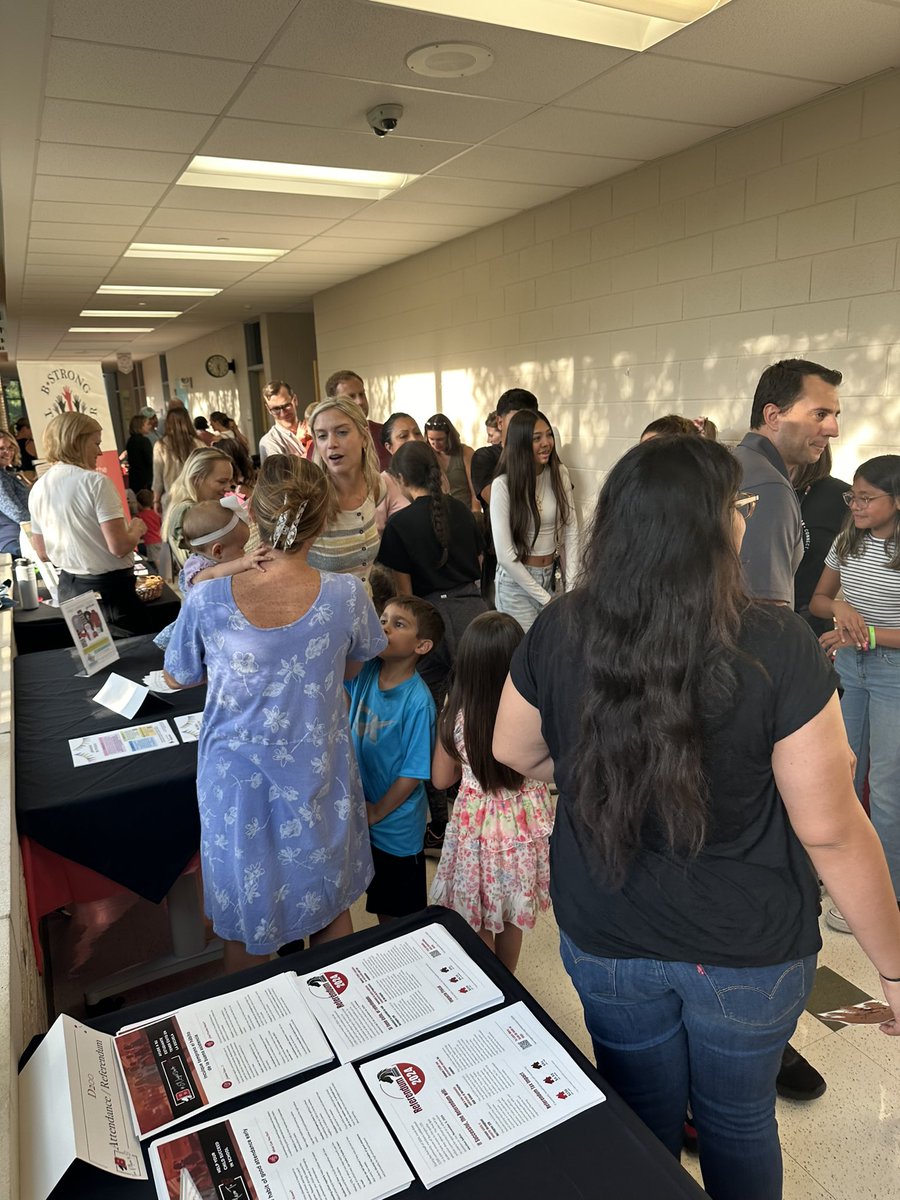 MsAcosta220's tweet image. Back to school night! #ZebraBash @BarringtonELC #ThePlacetoB #IdentityMap @TogetherBstrong @B220ELC_PTO 🦓❤️