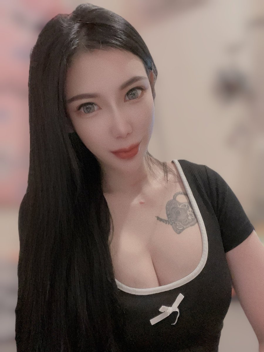 肉都烤完了，那就考慮我🤪 https://t.co/HP40eE2rbw