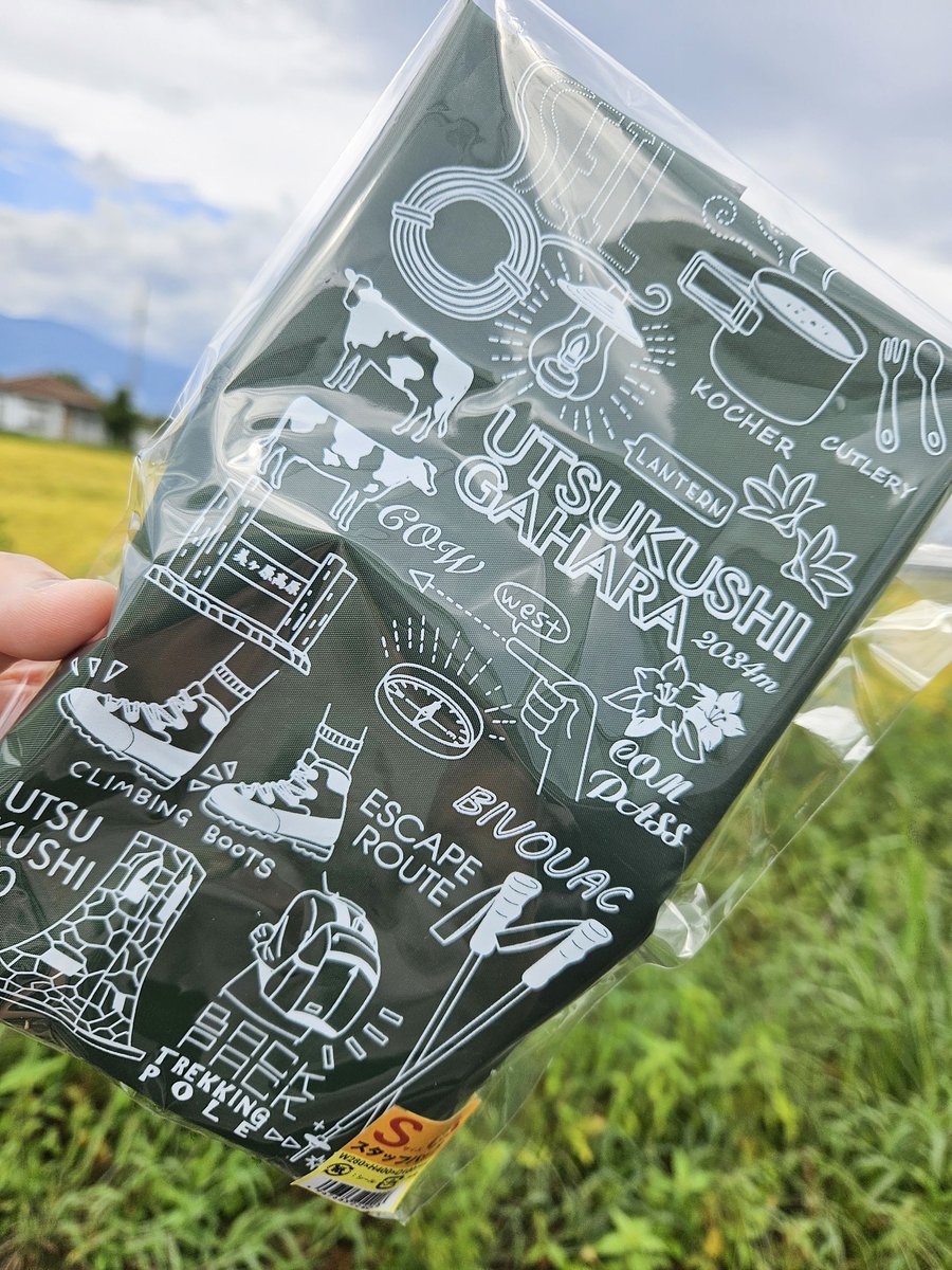 eiko_38's tweet photo. おはようございます！
9/19（水）松本市 最高31℃/最低22℃ 🌥の予報です。

朝方は雷+雨の荒れた天気でしたが、雨も上がって日中は暑くなりそうです☀
スタッフバッグ（Sサイズ）美ヶ原はキャンプ柄+美しの塔や看板も描かれています☺️📷

 #おススメ商品と一緒にお天気報告 #おみやげのエイコー https://t.co/jumpoDvA0V