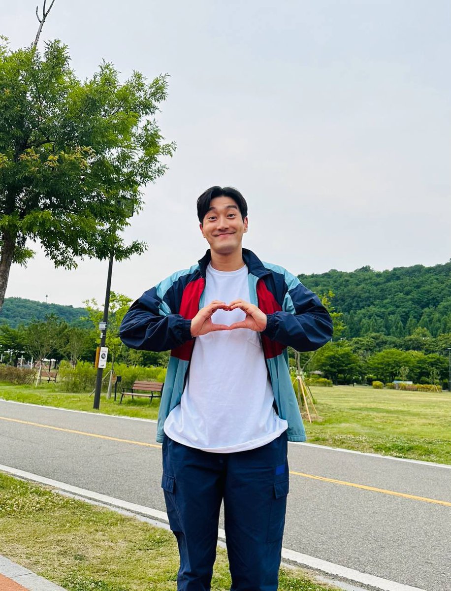 Ford_Zhan's tweet photo. Kyunnie, You are truly the best Wife in the world. God brought us together and now I have you in my arms, I'm never letting you escape.
Saranghae Kyunnie.
@wang_z99

#SIWON https://t.co/90Q1uvByqq