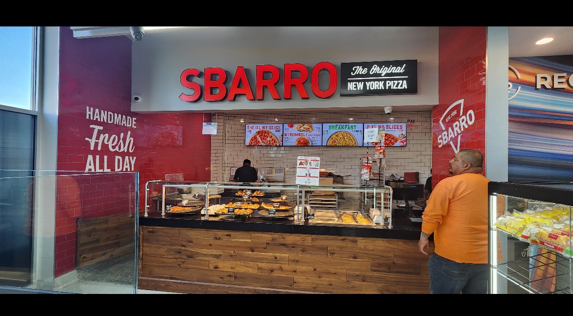 TerracoINC's tweet photo. Terraco is excited to announce the opening of our latest development - a Shell gas station at the SEC of Laraway &amp; Schoolhouse in New Lenox, IL. The station features Sbarro Pizza, Gaming and a modern C-Store in this growing market. https://t.co/SNcz5YNR9o