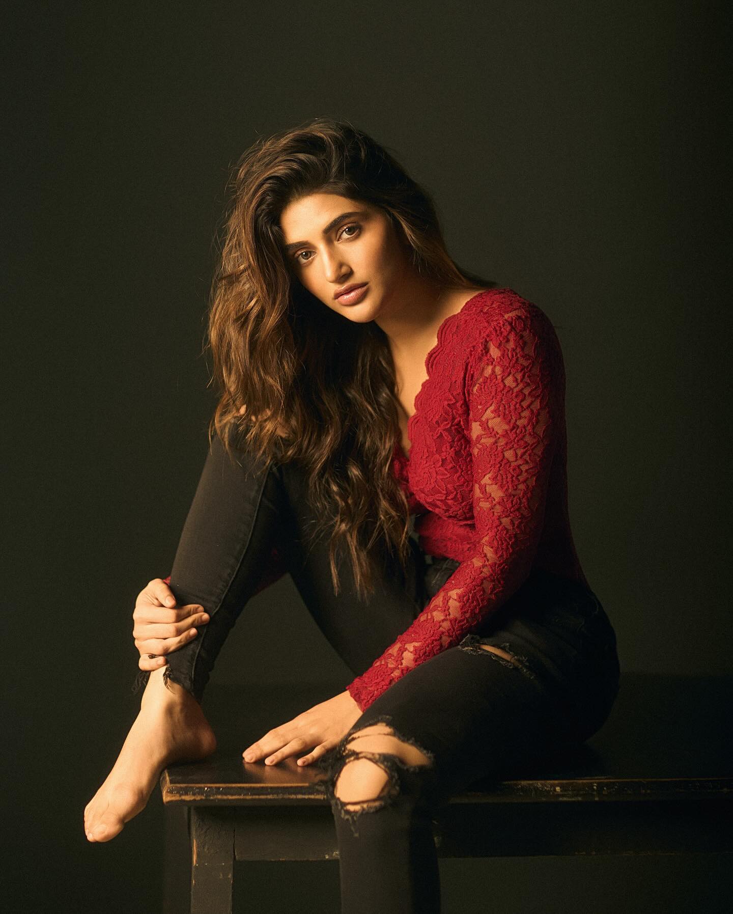 GXzbYW6bEAAWNNF?format=jpg&name=large