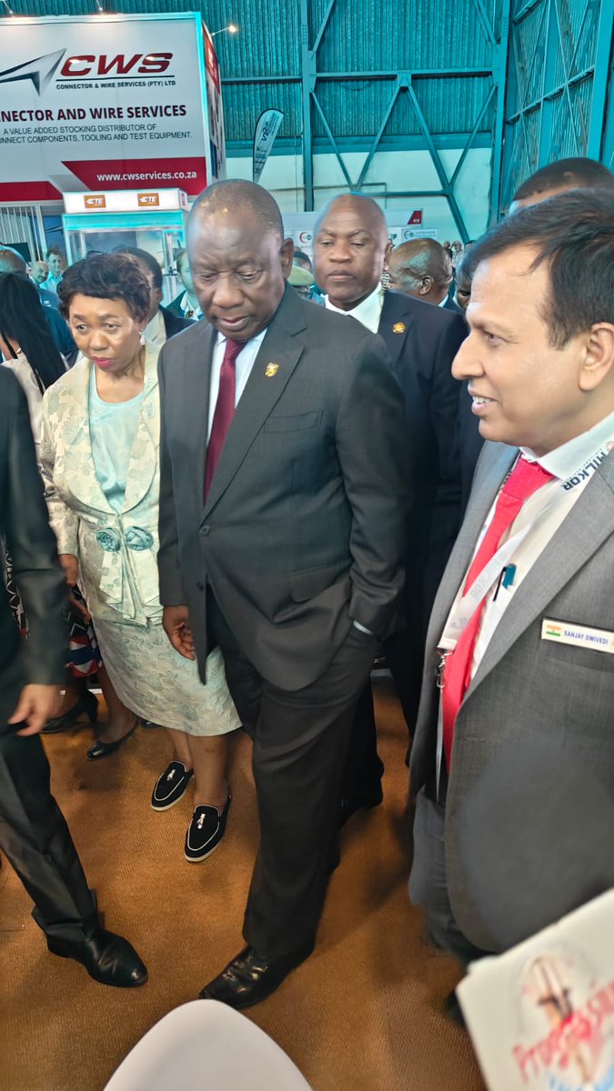 avnlofmkpro's tweet photo. Shri Sanjay Dwivedi CMD AVNL receiving His Excellency Hon’ble Shri Matamela Cyril Ramaphosa, the President of South Africa at India Pavilion at Africa Aerospace and Defence (AAD)Exhibition 2024 Tshwane, Johannesburg.’ @AVANI_PR  @DefProdnIndia https://t.co/7CckuSKIfW
