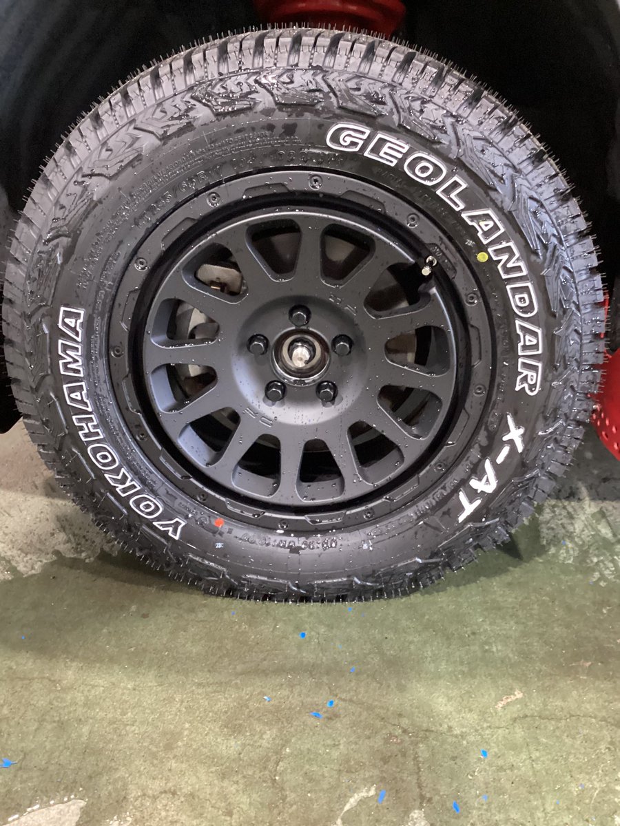 t_g_eastsendai's tweet photo. お客様の#RAV4 に
#DELTAFORCEOVAL マットブラック 17×7J 114/5 +32と#ジオランダーXAT #G016 245/65R17を装着させて頂きました🤗

純正ホイールから交換なのでかなり印象が変わりました✨

ホワイトレターも映えてとてもいい感じです🤓🎶

タイヤとホイールのご購入ありがとうございました😄 https://t.co/B9S3IDiI0s