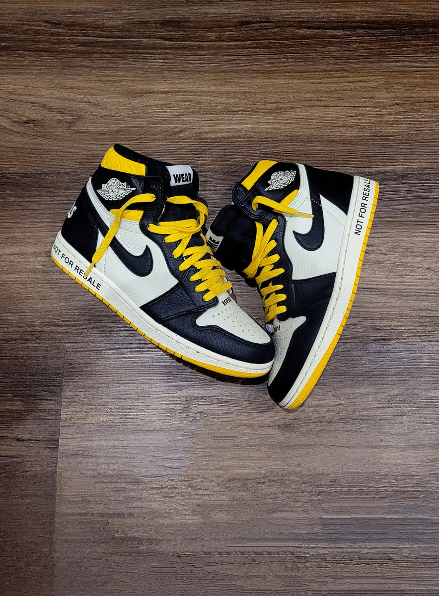 jueves252's tweet image. Hello Twitter fam! This is what we are rocking today.  Have a great evening 🙏🏽 #wdywt #rockdontstock #yoursneakersaredope #kotd #nike #jumpmanjordan #wearyoursneakers  @atmos_usa @Nike @nikestore @Jumpman23 
#kicksonfire #jordan #snkrsliveheatingup 
#ItsYourShoe @snkr_twitr