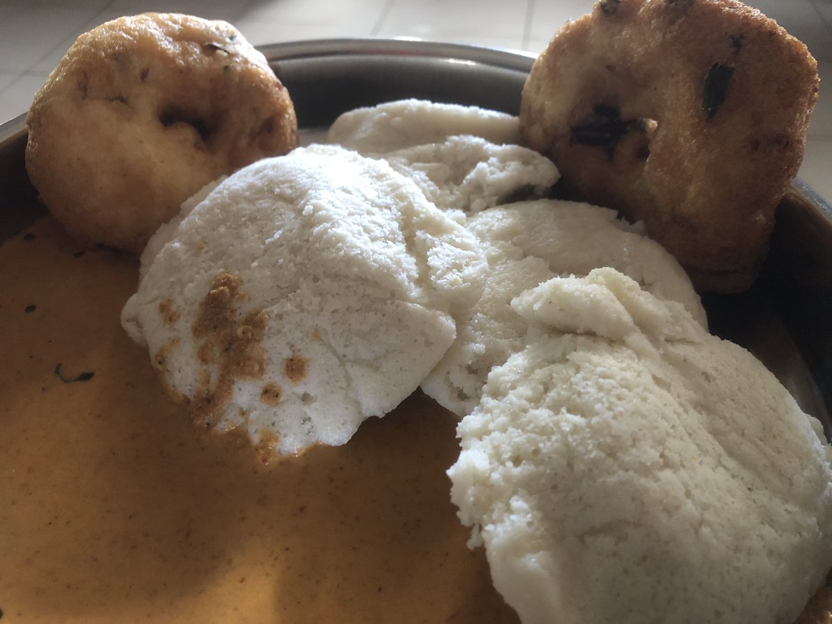 sureshb_26's tweet image. Idlli + vadai + chutney #breakfast #onemoreweektogo
