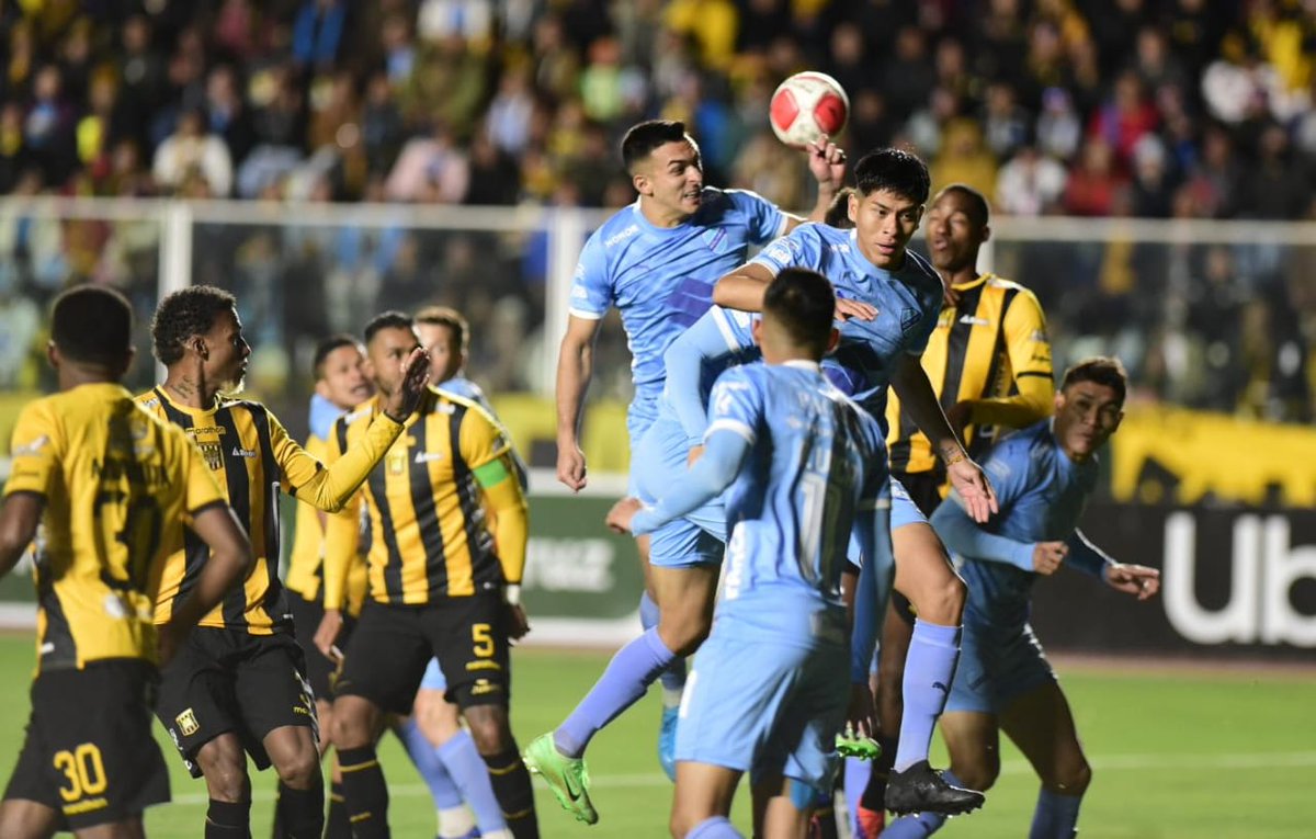 LosTiemposBol's tweet photo. #FinDelPartido
The Strongest y Bolívar empataron 1-1 en el🏟️ Siles.
⚽Ayarza anotó el primer gol del encuentro para el ‘Tigre’ tras un cabezazo a los 45+3.
⚽‘Tonino’ Melgar empató para el resultado definitivo luego de recoger un rebote en el área a los 56’.
📸La Prensa https://t.co/A4b7KIB6us
