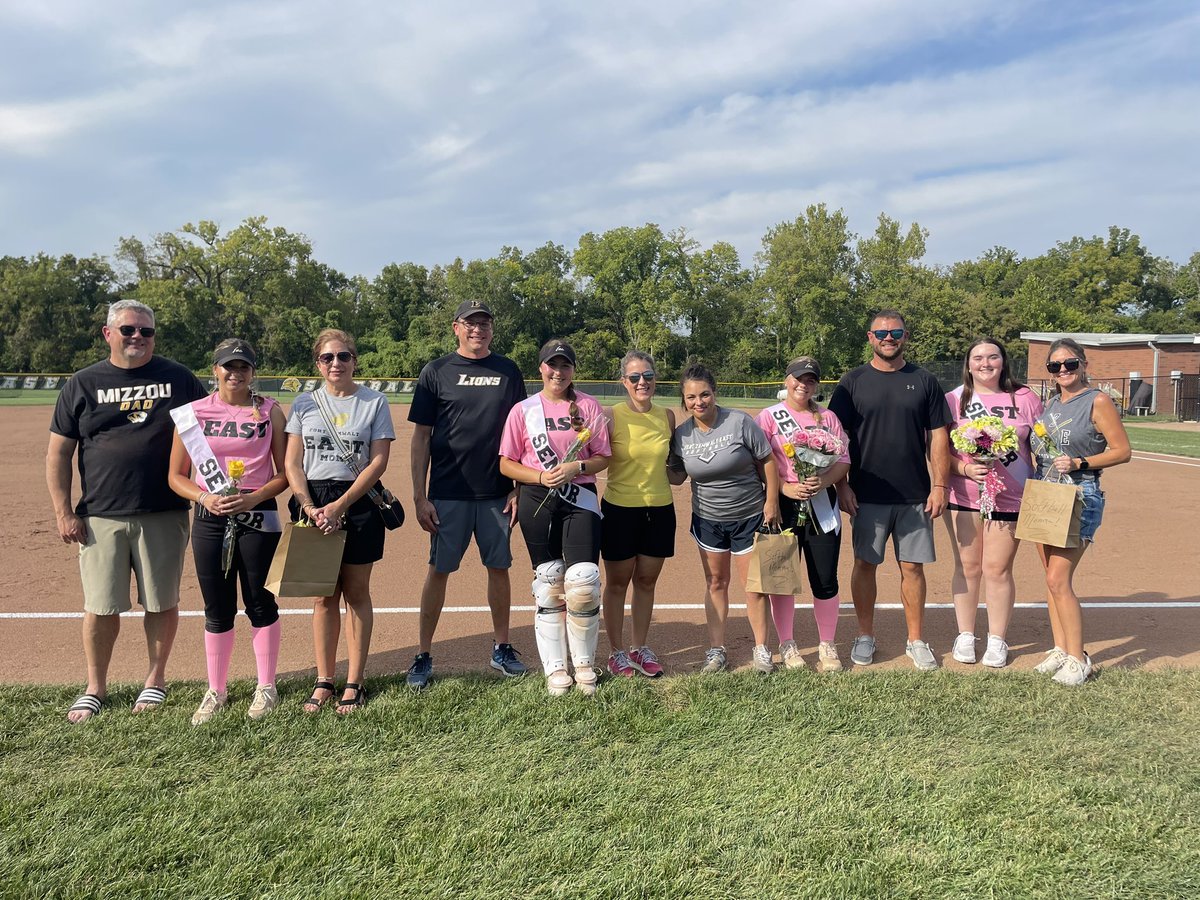 Class of 2025 Seniors 🤍 Thank you for your time and dedication to the softball program. We are so thankful for each of you!