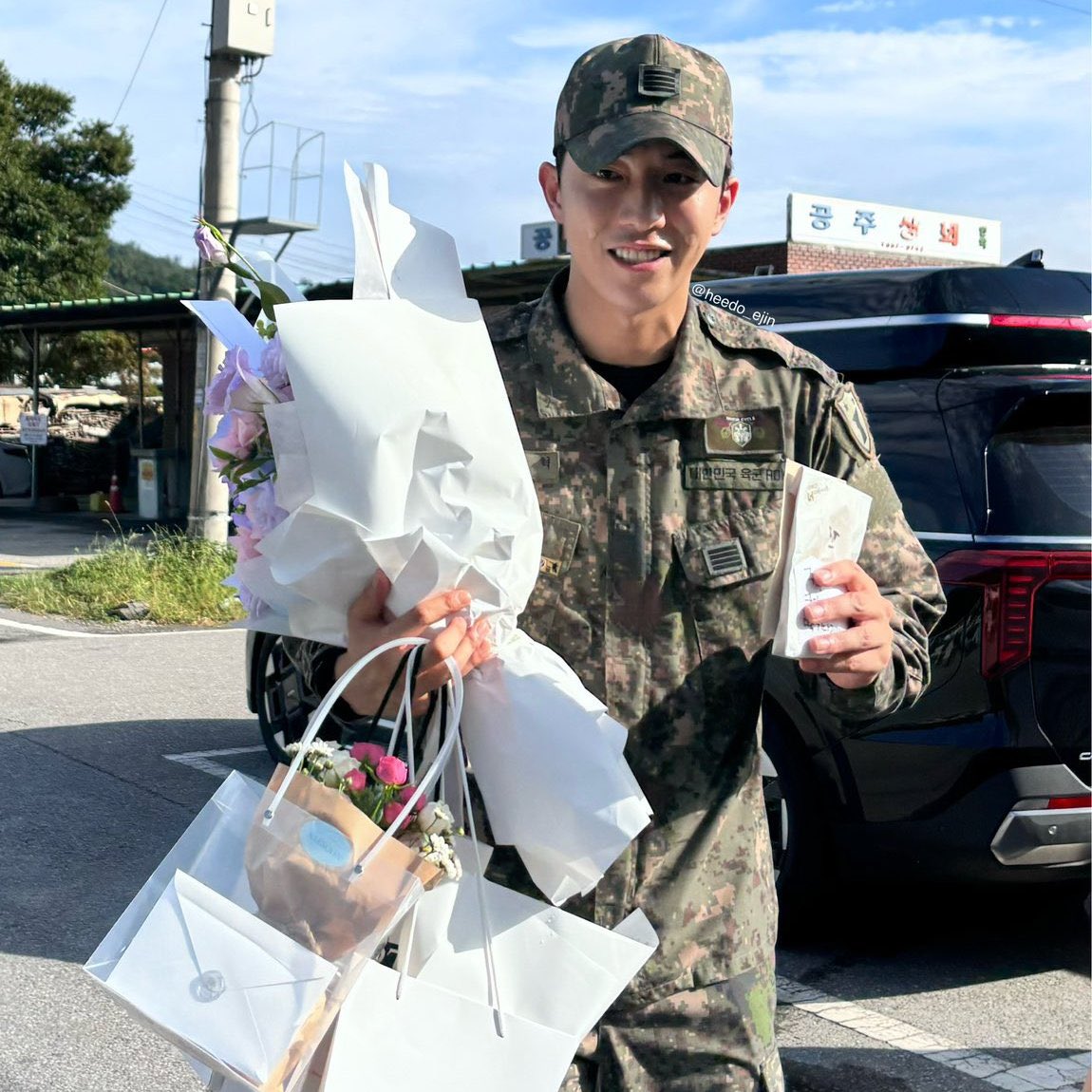 iconickdramas's tweet photo. #NamJooHyuk is officially discharged from the military! https://t.co/Lij7JlaiPX