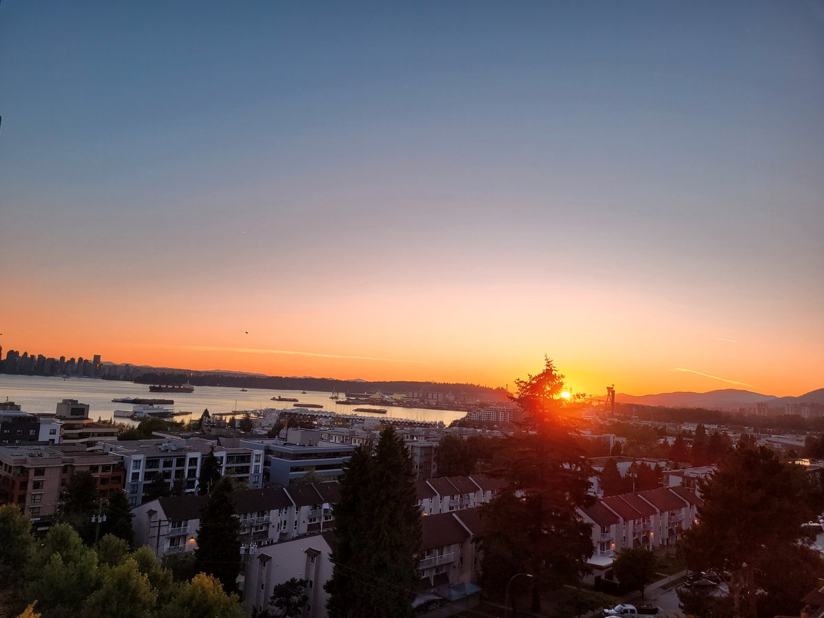GOOD NIGHT WORLD 🌎 
Beautiful  day and evening
in North Vancouver BC 🇨🇦 Sunset happening now.