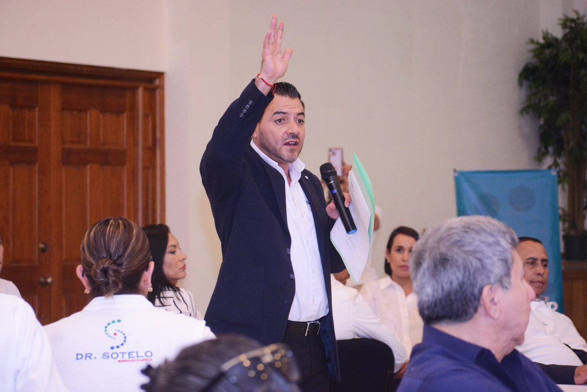 JesusSotelo84's tweet photo. ¡Estamos listos para trabajar por una Facultad más fuerte y comprometida con la excelencia académica! 💪

Agradezco el apoyo de las y los docentes de la #FECA🏛️, con quiénes hoy sostuve un productivo encuentro.

¡Seguimos avanzando con fuerza y determinación!👊

#ElRetoEsXlaFECA https://t.co/7peKEHgx52