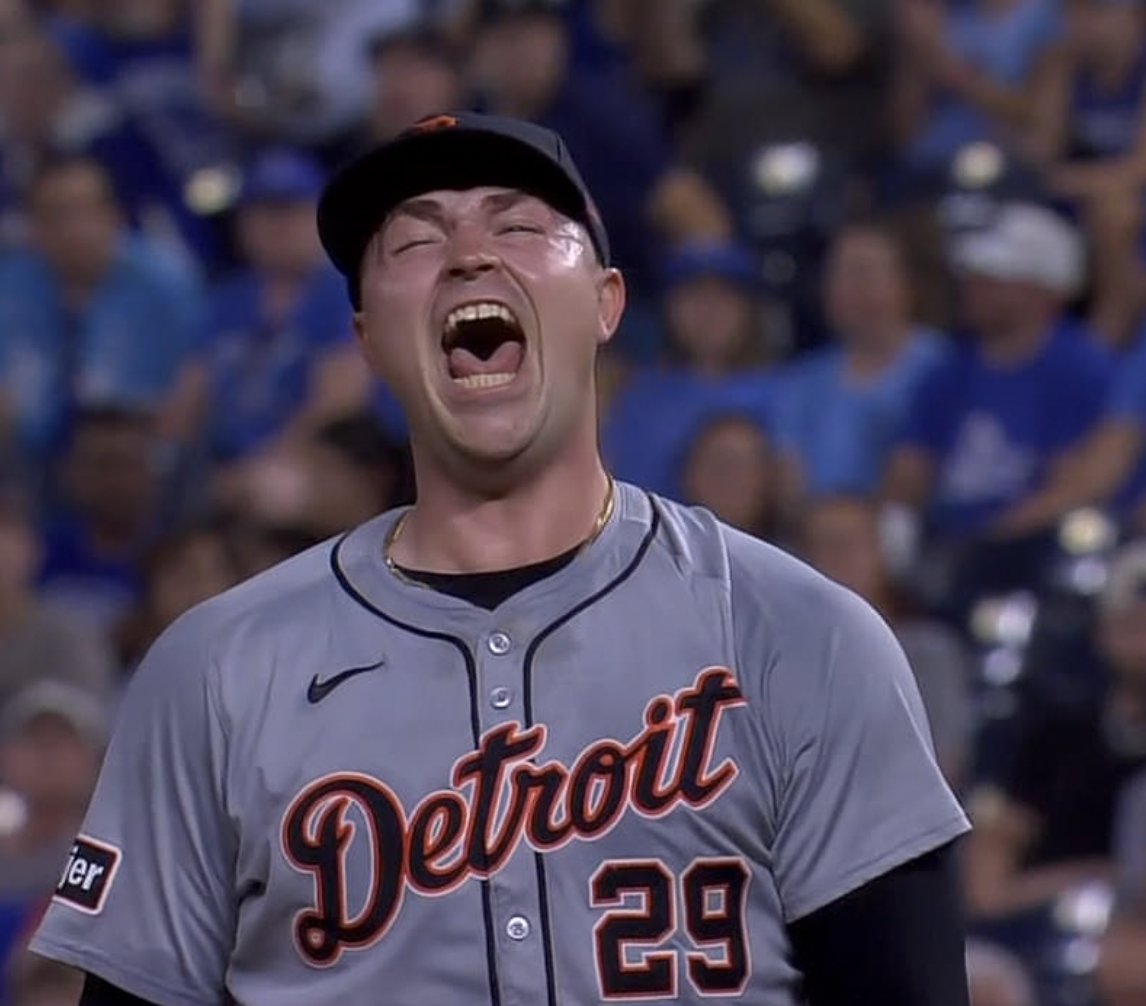 BradGalli's tweet photo. The Tigers beat the Royals 4-2. Detroit swept Kansas City and the playoff push is REAL. 

The Tigers are just a half-game back of the Twins, who lost tonight. https://t.co/cDwJgdMecR