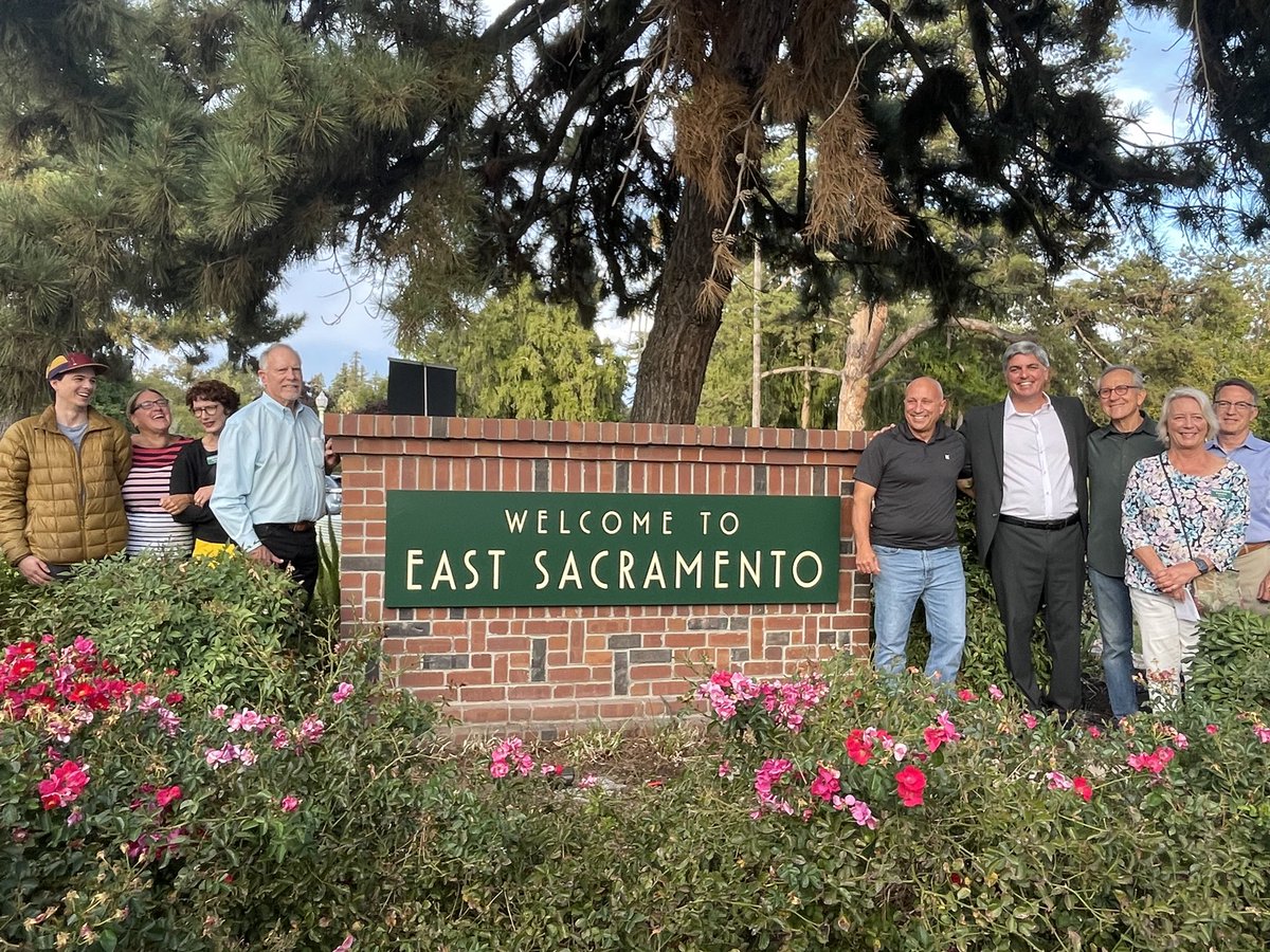 SenatorAshby's tweet image. Tonight #TeamAshby attended the new East Sac Welcome Sign unveiling. The East Sac Community Association was able to raise $6000 for the new sign! #Sacramento #EastSac #SacCounty #SenateDistrict8 #SD8