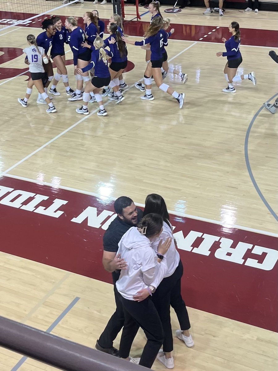 This team. This staff. This moment.

<a href="/UNA_Volleyball/">North Alabama Volleyball</a> picked up a historic 3-0 win over the Alabama Crimson Tide tonight!

🏐 First SEC win since 1986 over Mississippi State
🏐 First match with Bama since 1978
🏐 First win over Bama since 1975, coached then by UNA Hall of Famer