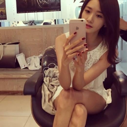 윤아 거울셀카 꽤괜조합✨