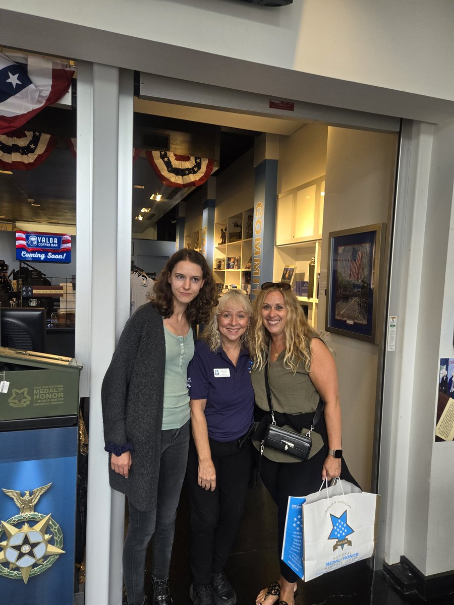 HudgensMolly's tweet image. ❤️ed sharing our @CMOH_Society @CitizenHonors @TheFirstMedals @dbc_inc @SafeSchoolsOrg #savingsycamore story at the Tennessee Child Care Resource &amp;amp; Referral Summit before enjoying a picnic w/ the Coolidge family &amp;amp; visiting @TheFirstMedals #gobesomekidshero #mohstrong #dbcincbooks