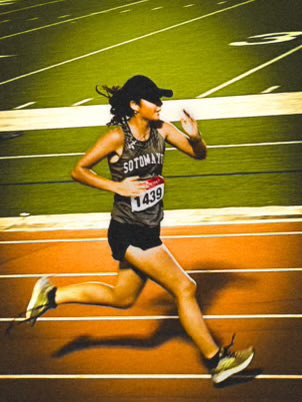 SadieCakes210's tweet photo. Best meet yet !! District Varsity Qualified !! #besttimeyet #settinggoals https://t.co/gdklZGej3h