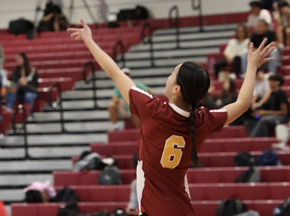 ArcadiaUnified's tweet image. The Arcadia High Girls Junior Varsity Volleyball team brought home a 2-0 victory following an exceptional match against Burroughs High School on Sept. 17. Don’t forget to support the team at its next game on Sept. 24 against Hoover High School! 🏐
#ApacheStrong #Volleyball…