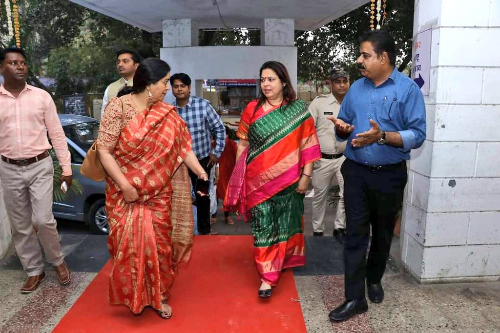 DrDivyagupta28's tweet image. आज से लगभग 6 साल पहले के इस क्षण को याद कर भावुक हूं जब &quot;वन नेशन, वन इलेक्शन&quot; पर पूर्व केंद्रीय मंत्री @M_Lekhi जी के साथ बैठक की थी, इस विचार को जनमानस में विभिन्न क्षेत्रों व मंचो से मजबूती से उठाती रही हूं।

अब इसे मान. प्रधानमंत्री श्री @narendramodi जी के नेतृत्व में…