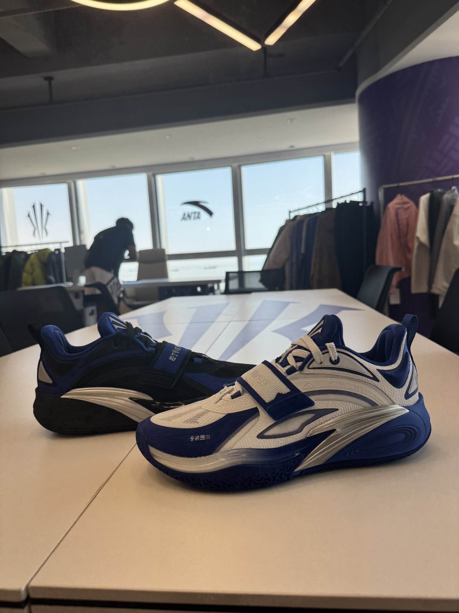 GXzzV5HakAIUgOA.jpg:large