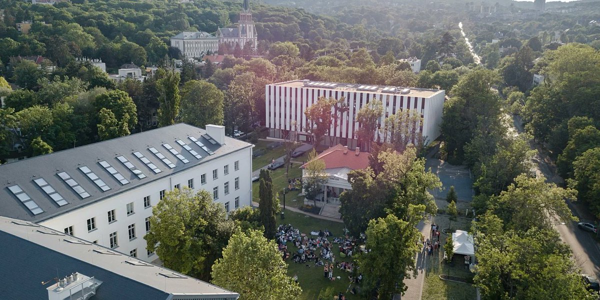 cms_'s tweet image. Excited to announce that in less than two weeks I’ll be returning to #MOME in Budapest to co-teach a week-long, in-person workshop called the Experiential Data Lab.

I’m thrilled to once again be collaborating with @karydam1 and @nezach from the Data Storytelling Hub at MOME.