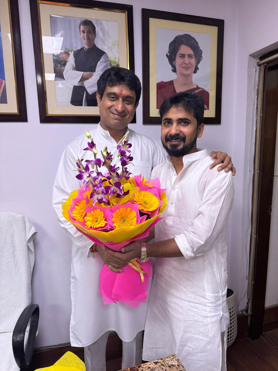 modassir_shams's tweet photo. आज @IYC कार्यालय दिल्ली में नव-नियुक्त राष्ट्रीय अध्यक्ष श्री. @Uday_Bhanu9 जी के  प्रभार ग्रहण कार्यक्रम में  सम्मिलित होकर बधाई एवं शुभकामनायें दी l https://t.co/DBEYskn4uu