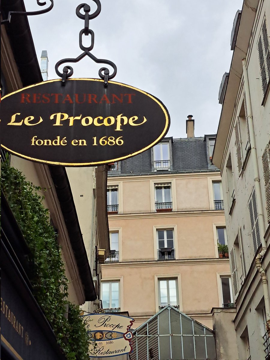 ch_hasenfratz's tweet photo. Le #Procope fondé en 1686 situé Passage du commerce des Arts #Paris.
Un incontournable pour parler de la #Révolution et de ses protagonistes.
#HistoireDeFrance #BaladeSympa @LesParisDLD https://t.co/ScJkyREobo