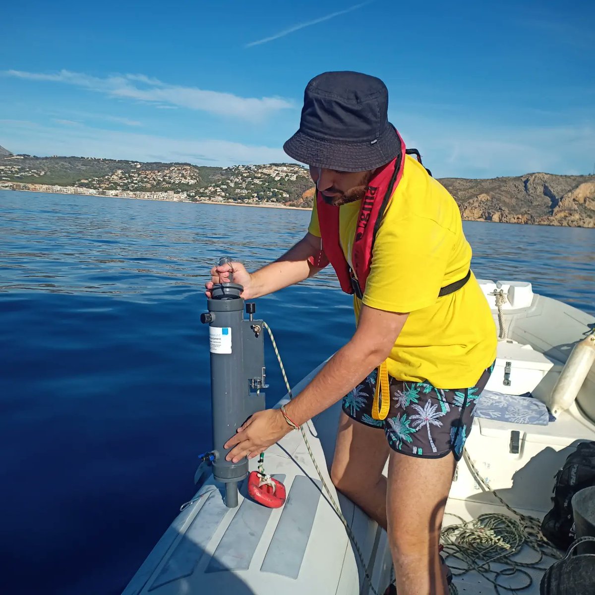 MarLabUADenia's tweet photo. Muestreos trimestrales de #plancton, #microplasticos y #parametrosambientales de la costa de #dénia  y #Javea (incluyendo las aguas de la #reservamarina del #CaboSanAntonio ) del proyecto #ObsermarCV de la convocatoria #Thinkinazul hechos!! 
 @ciencias_ua @UA_Universidad https://t.co/0vGdkNQxRl