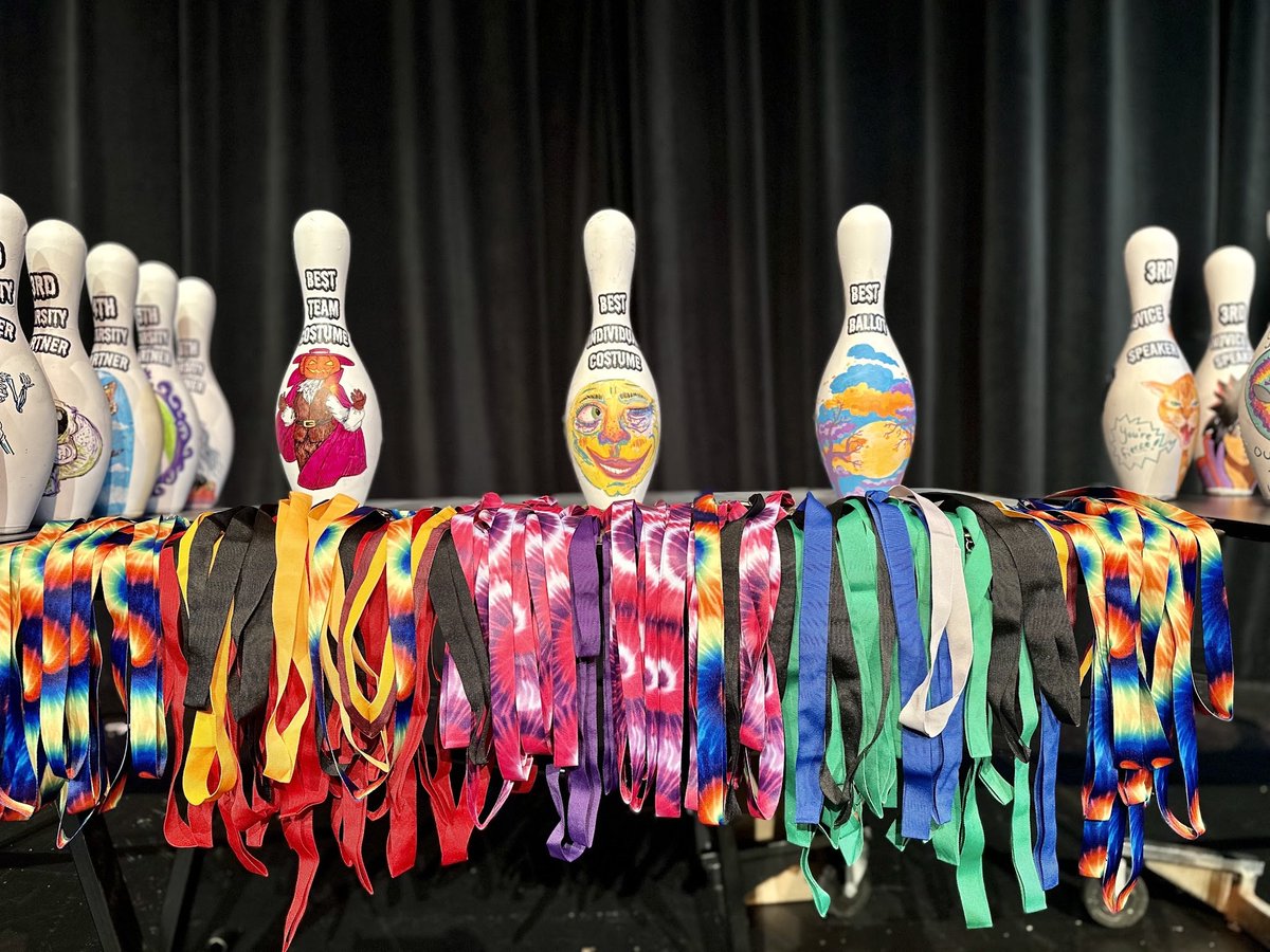 Are you crafty? Love spooky vibes and fall? We have just the volunteer opportunity for you! 🎃 eventbrite.com/e/volunteer-de…

We're looking for volunteers with an artistic eye who want to paint spooky and creative designs on our bowling pin trophies on October 14th at <a href="/AugsburgU/">Augsburg University</a>.