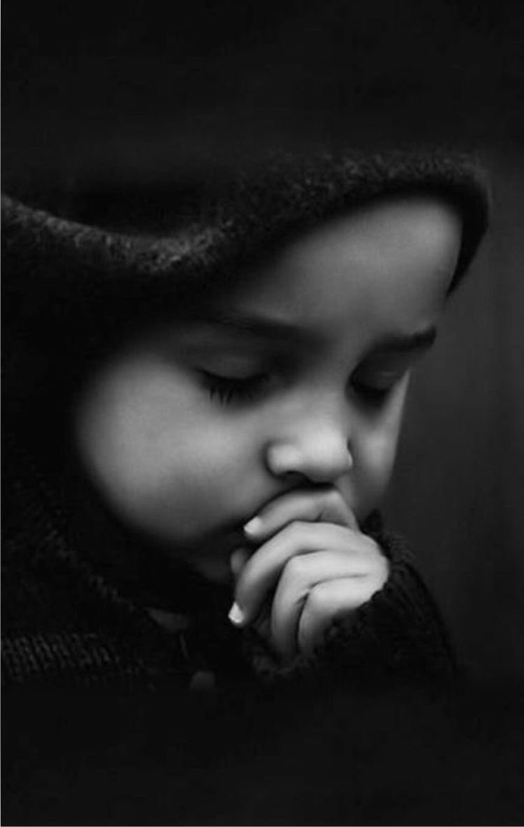 فما كنت أعلم أن شعور الفقد مؤلم لهذا الحد ولا كنت أعلم أنني سأصل إلى تلك الدقة في الوجع والله إن وجع رحيلكِ أثقل من أن يتحمله بكاء ، يارب شعور الفقد مؤلم والشوق للميت يُميت ، يارب دموع العين ما جفت وجروح القلب ما برأت ، اللهم اجمعنّي بوالدتي في جناتك.