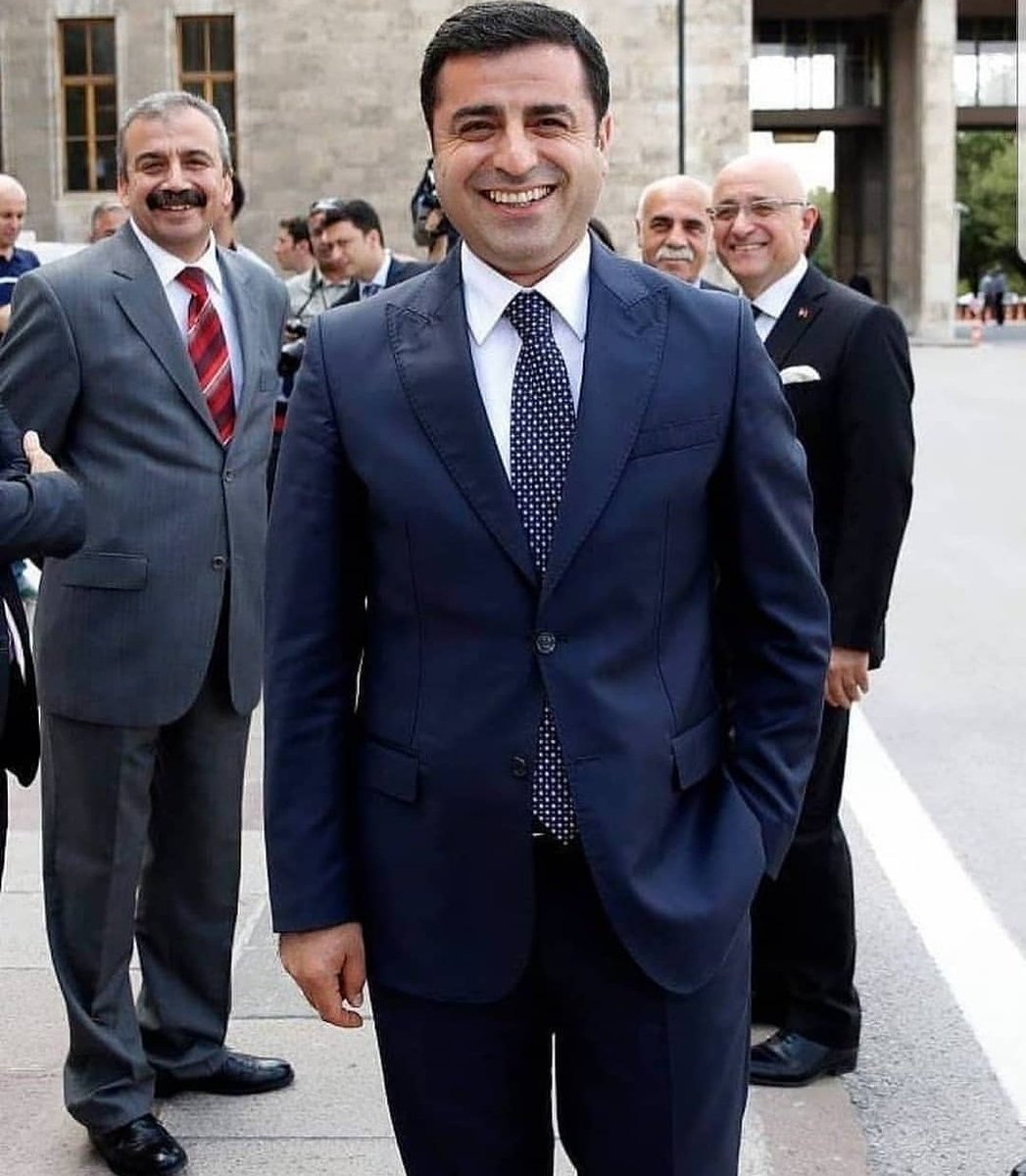 Selahattin Demirtaş'a Özgürlük
Sevbas 
Günaydın arkadaşlar
#SelahattinDemirtaşaÖzgürlük
#Selahattin DemirtaşOnurumuzdur