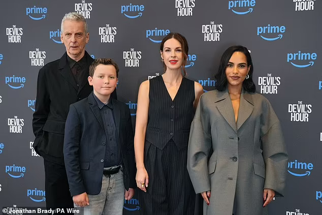 brinatello's tweet photo. Three more with #PeterCapaldi (#GideonShepherd) and #JessicaRaine (#LucyChambers), @Benjichivers (#IsaacChambers) and #SaffronHocking (#SamBoyd) for #TheDevilsHour 👿⌛️ photocall. 📸: Jonathan Brady/PA Wire (first two), David Fisher/Shutterstock https://t.co/NKKy4GsRlQ https://t.co/40cBoftNPq