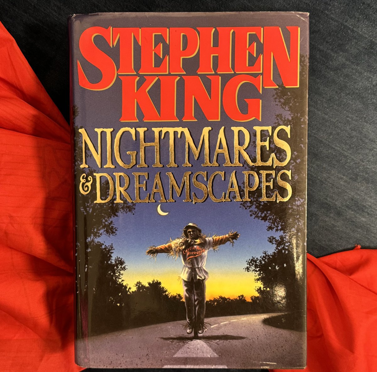 🎈 Get ready for our fifth <a href="/StephenKing/">Stephen King</a> sweepstakes! 🎈 Enter now to win a signed first edition of #NightmaresAndDreamscapes! ✨ 
This is your chance to own a thrilling masterpiece from the king of horror. Don't delay, enter today! ⏳ 

@Skdotcom_news No purch nec. US res only