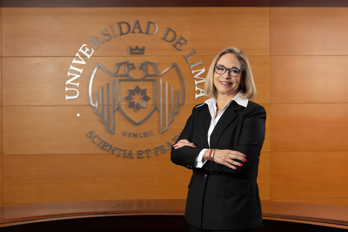 udelima's tweet photo. #ULInforma Nuestra rectora, @patriciastuart, publicó recientemente una columna en @elcomercio_peru sobre el impacto de la inteligencia artificial en la educación superior. En ella, destaca la IA como una gran herramienta que moderniza los métodos de enseñanza, mejora las habilidades de escritura de los estudiantes y sugiere literatura relevante para la investigación.
También resaltó que desde el Observatorio Tecnológico Ulima se capacita a los docentes en la integración de la IA en sus clases para ofrecer una experiencia educativa más enriquecedora. Sin embargo, enfatiza que las universidades deben seguir siendo espacios para el pensamiento crítico, la discusión y la interacción humana, aspectos que la tecnología no puede replicar.
Lee la nota completa aquí: https://t.co/bsJvrQA4H9