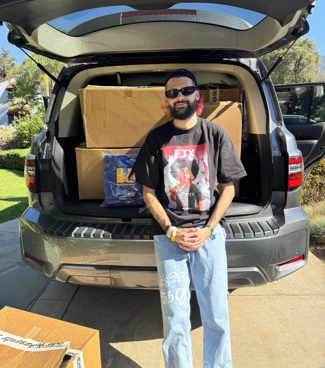 CATALINA FKN WHALE MIXER. 

POW POW💥