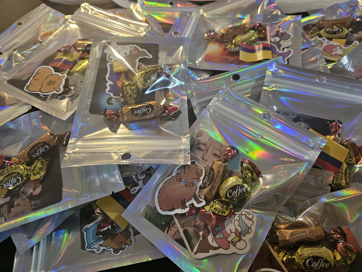 NEAMS__'s tweet photo. Listos los Freebies con un toque Colombiano para el MusicBank en Madrid! 
Los estaré dando a quien guste 🫶🏻🇨🇴 https://t.co/zHzbOfl6eQ