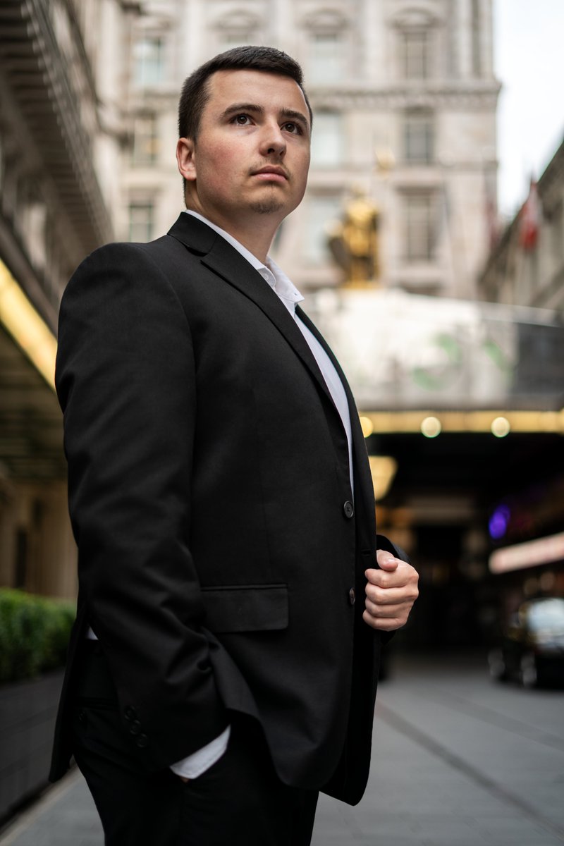 MonZ_Agency's tweet photo. @Waller7J I look good in a suit but have to work on my body a bit and get in shape. https://t.co/098xoTeVlR