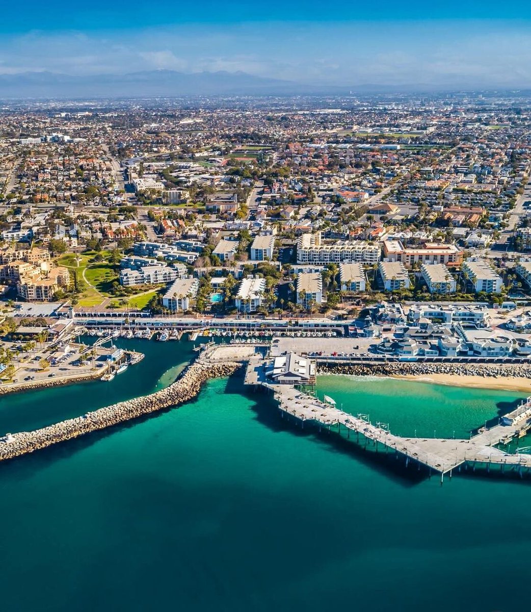 SalzmanTeam's tweet photo. Feeling on top of the world with these stunning aerial views of Redondo Beach ☀️🌊 

📸: redondopier

--------------------------------------------

The Salzman Real Estate Team makes great deals happen. Is yours next? Learn more about us here: https://t.co/eZDaRxW615 https://t.co/gBEAKyPzbU