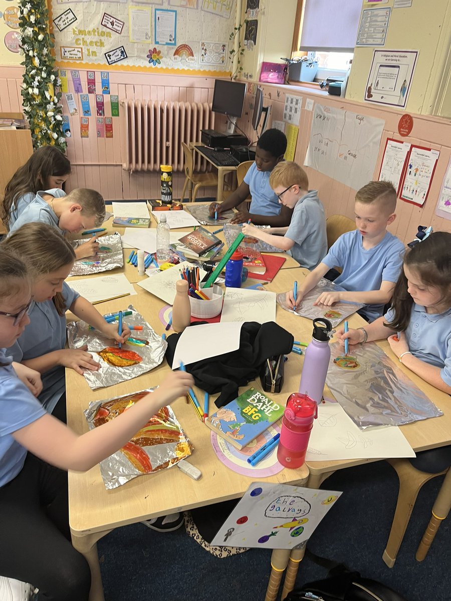 Today we started our new art project. We used tin foil and water to print onto our pictures. Can’t wait to see the finished artwork. 🖼️ 🎨