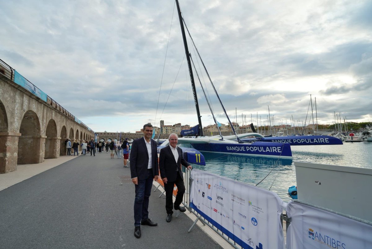 JeanLeonetti's tweet photo. Nous sommes particulièrement heureux et fiers d’accueillir, en présence  d’@EricPAUGET1, d’@AlexndraBorchio, de @GenteJacques et de @serge_amar , les  Ultims à Antibes pour la 1ère fois, dans  le @PortVauban au pied de la statue « Le Nomade » de Jaume Plensa. Le parcours entre Concarneau et notre cité s’est révélé  comme une aventure maritime exceptionnelle. Ces véritables Formule 1 des mers n’ont mis que quelques jours pour relier Concarneau à notre ville, dans une bataille de tous les instants. Bravo au skipper Armel le Cleac’h et à l’ensemble de son équipage pour leur superbe victoire. Bienvenue à tous les marins, véritables ambassadeurs du très haut niveau de la voile regroupés sous la bannière d’@UltimSailing ! N’hésitez pas à venir voir ces bateaux véritables bijoux de voile et de technologie au port Vauban jusqu’à dimanche.