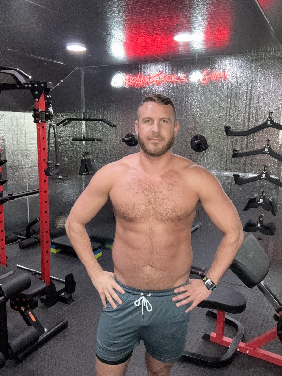 Ooooh boy #PROGRESS! 💪🏻

Feelin pumped <a href="/TheGymOrl/">@RioAndJack’s #Gym</a>!

Chest &amp; Tris ✅